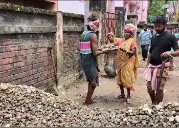 8. The road from Shanti Para Jubo Samaj to Maharajganj Bazar was in poor condition for a long time