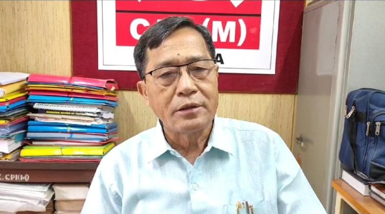 Jiten accused Ratan and Tinku of violating the electoral code of conduct