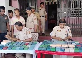 Brown sugar worth Rs 10 crore seized: three arrested