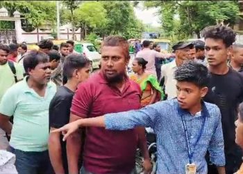 Hijab: Road blockades, injured students