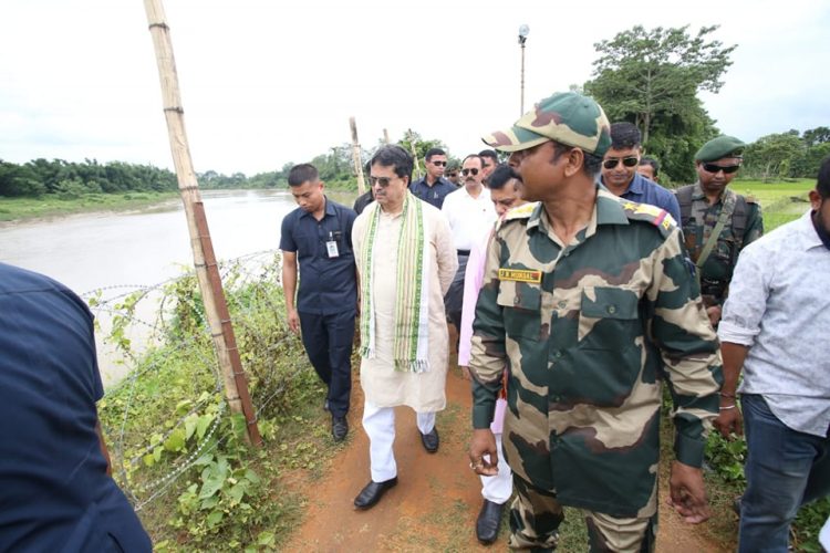 Chief Minister visits Chandipur-Srirampur border area