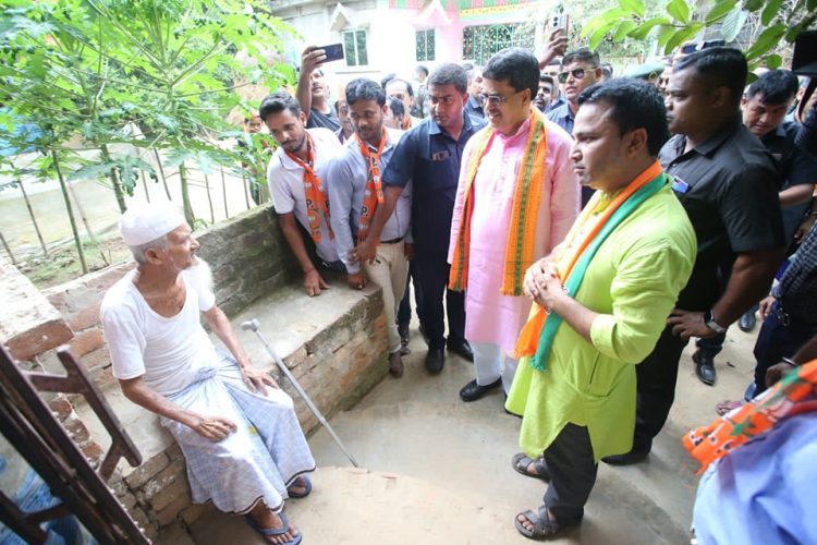 Chief Minister in election campaign