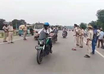 Auto drivers tried to block the national highway