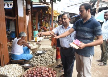 Sadar SDM and Food Department conduct raid in different markets