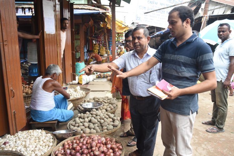 Sadar SDM and Food Department conduct raid in different markets