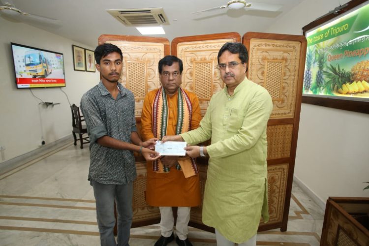 CM Extends Financial Aid to Meritorious Student for Higher Education