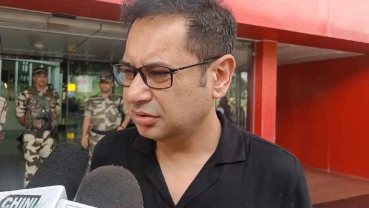 Maharaja Pradyut Kishore Dev Burman came to Rajya and faced the media and reacted on various issues.