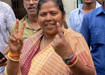 Union Minister of State Pratima Bhaumik exercised her right to vote in the by-election