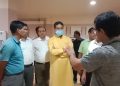 Night Gb Hospital visit Chief Minister!   He visited every ward of the hospital with his own yes including the hostel and the test equipment\m