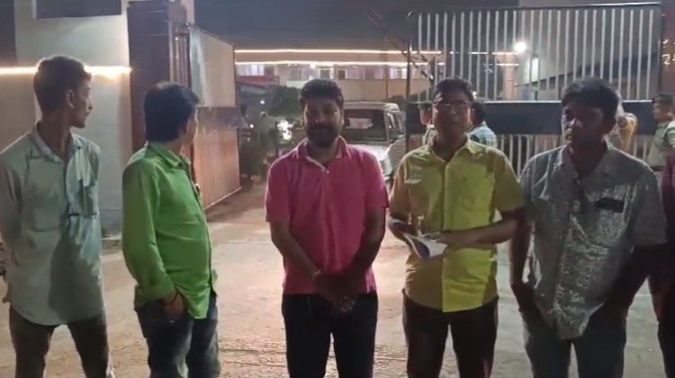 Assembly of Journalists member Prateek Mahalanbish was attacked by miscreants last night when he went to West Agartala police station to report that he was misbehaved by some police officers.