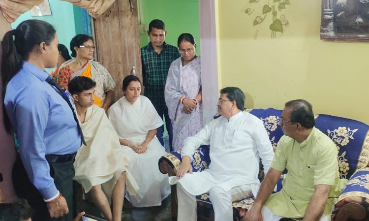 Chief Minister assured to stand by the family of late Sumit