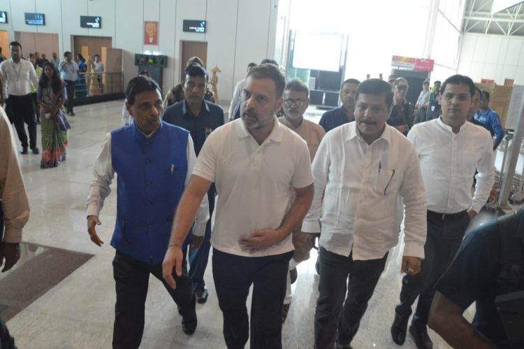 Rahul Gandhi met congress leaders before leaving for Mizoram