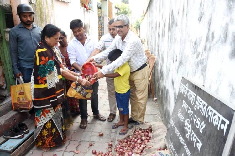 Food department in special initiative to control the price increase of onion in the market