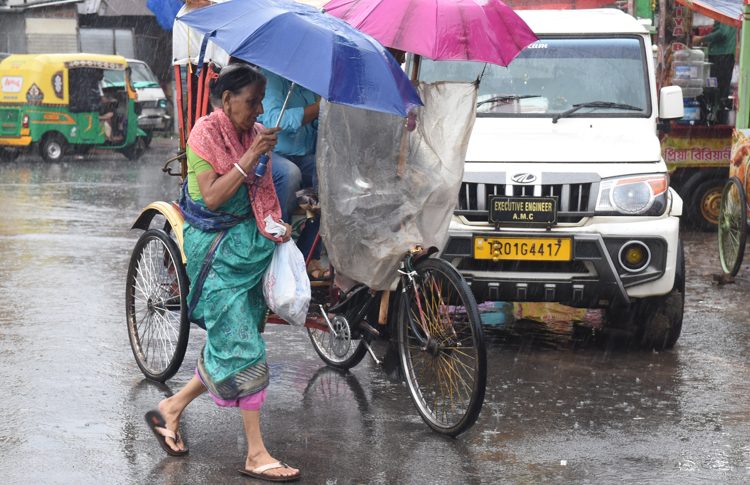Due to continuous rainfall, red alert issued in four districts