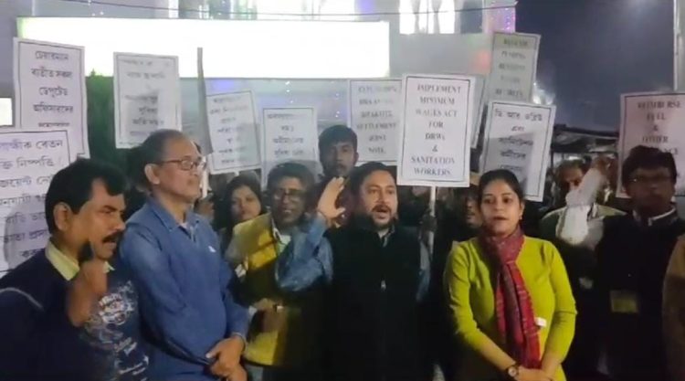 Bank employees protest to stop arbitrariness