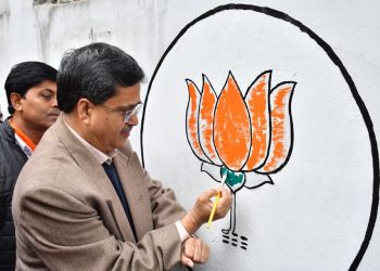 Chief Minister participates in wall writing programme