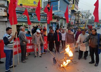 All India Kishan Sabha stages protest against the interim budget by FM