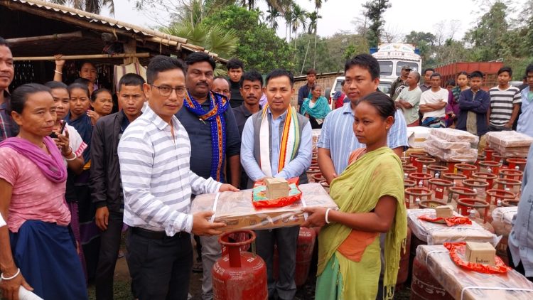 MP Rebati Tripura Facilitates Distribution of Cooking Cylinders and Stoves in Sindhu Kumar Para