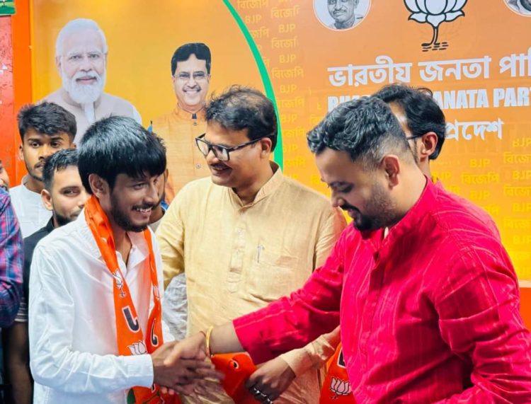 Former NSUI State President Samrat Roy Joins BJP with Over 200 Students