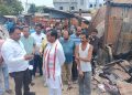 The mayor met with the businessmen affected by the fire at Durgachoumani