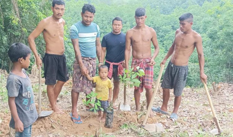 MP Biplab Kumar Deb Assists Child Injured in Hot Pan Accident