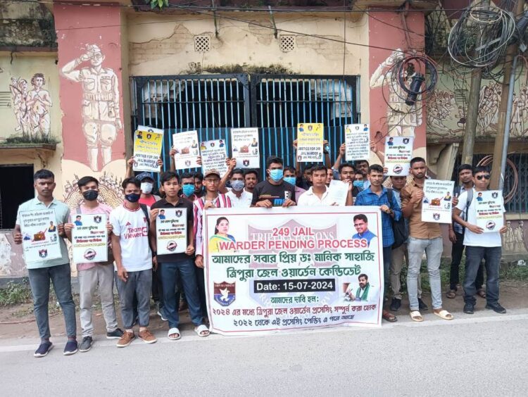 Jail police job candidates demand prompt written exam