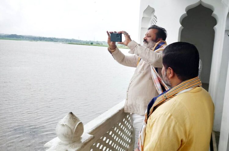 Union Minister Visits Niramhal to Enhance Tourist Appeal