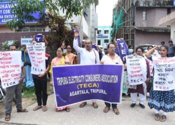 The Tripura Electric Consumers Association held a protest holding banners in front of  Vidyut Bhavan, raising concerns about prepaid meters and other 5 issues.