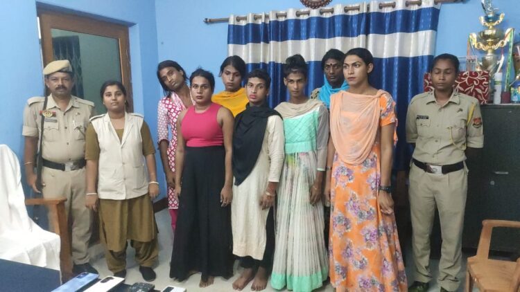 Seven Bangladeshis arrested while trying to enter India as a transgender.