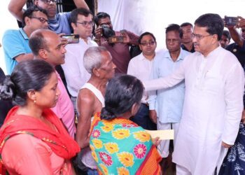 Floodwaters Rise in Indranagar, Brave Resident Loses Life Saving Others