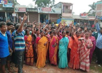 Locals stages protest over alleged abduction of college student