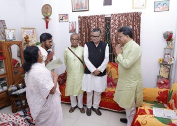 Chief Minister and Left MLAs Visit Family of Deceased Businessman