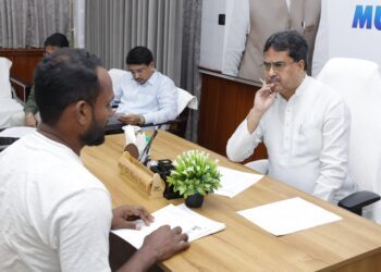 Mukhyamantri Samipeshu works as a bridge between Govt, citizens: CM