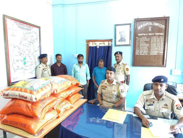Police arrested group of thieves with stolen Rice bags
