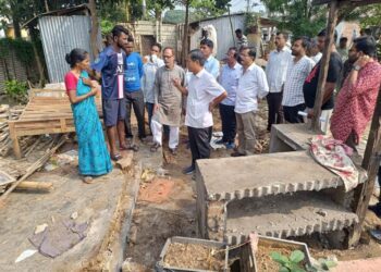 Opposition Leader Jitendra Chowdhury Visits South Ramnagar Gol Chakkar Area