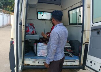 Ambulance Driver Assists in Emergency Delivery on the Way to GB Hospital