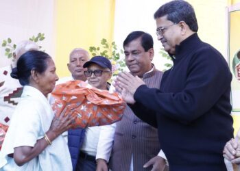 Chief Minister Participates in Winter Clothing Distribution Program on Dr. Mahanambrata Brahmachariji’s Birth Anniversary