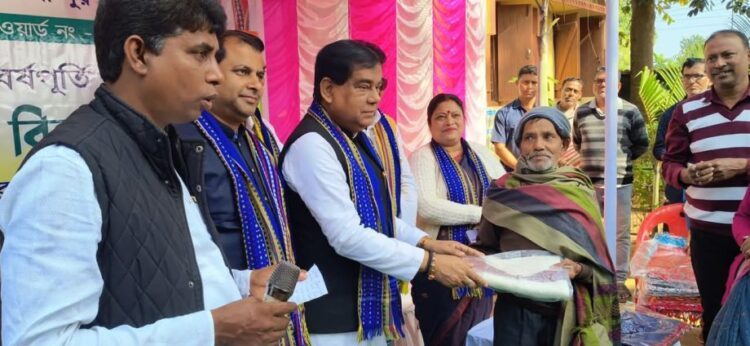 Cloth distribution program holds on completion of three years of BJP-led municipal corporation governance