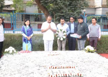 Governor paying tribute to Mahatma Gandhi on Martyrs Day