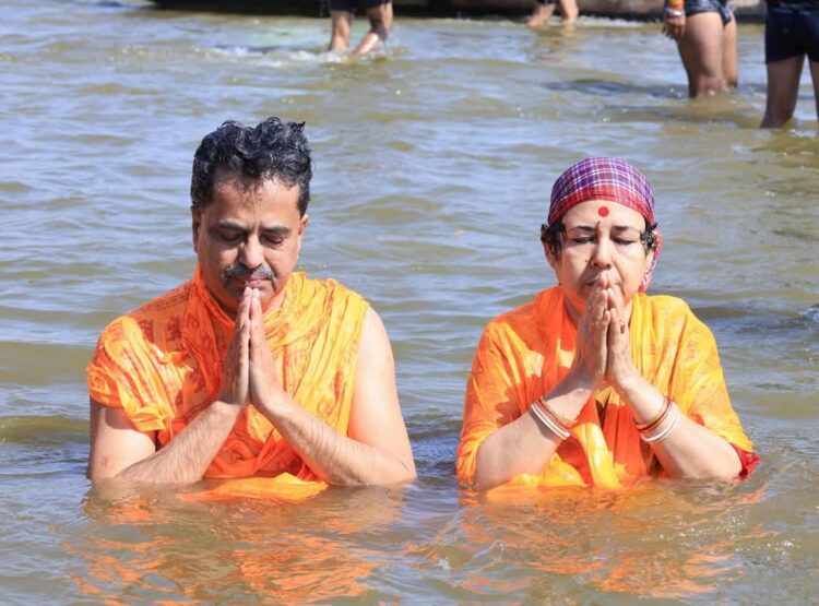 Chief Minister took holy dip at Triveni Sangam