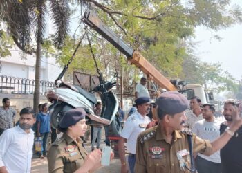 Traffic Department conduct operation to address congestion in the GB market area