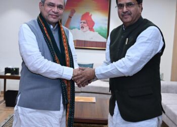 CM urges for Vande Bharat, new railway tracks in Industrial Estate