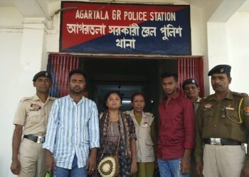 Two Bangladeshi Nationals, an Indian Tout detain