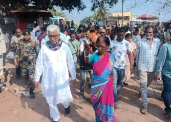 CPM Politburo member criticizes eviction operation on Lake Choumuhani Bazar