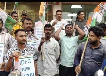 Congress Party Protests Alleged Scam Involving HDFC Bank