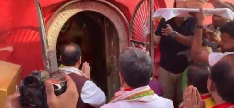 JP Nadda visits Tripureswari Temple