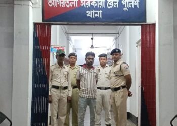 One Bangladeshi Nationals arrested , seized 15.500 kg dry cannabis worth ₹2,32,500