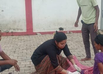 Mother and Newborn Rescued After Childbirth on Train