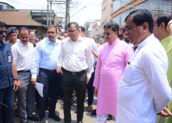 CM reviews ongoing works in AMC