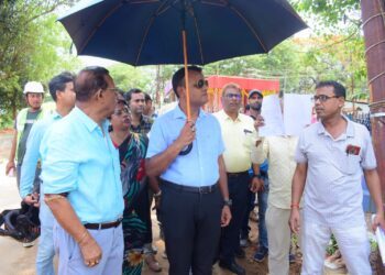 Traffic Disruption and Public Protest Over Deteriorating Condition of National Highway 208